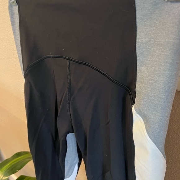 Athleta crest colorblock tight leggings - Picture 5 of 8
